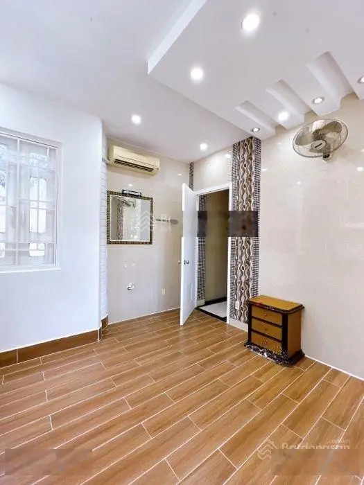 Mặt tiền 5 tầng 8 phòng có thang máy, Bến Vân Đồn, Vĩnh Khánh Quận 4