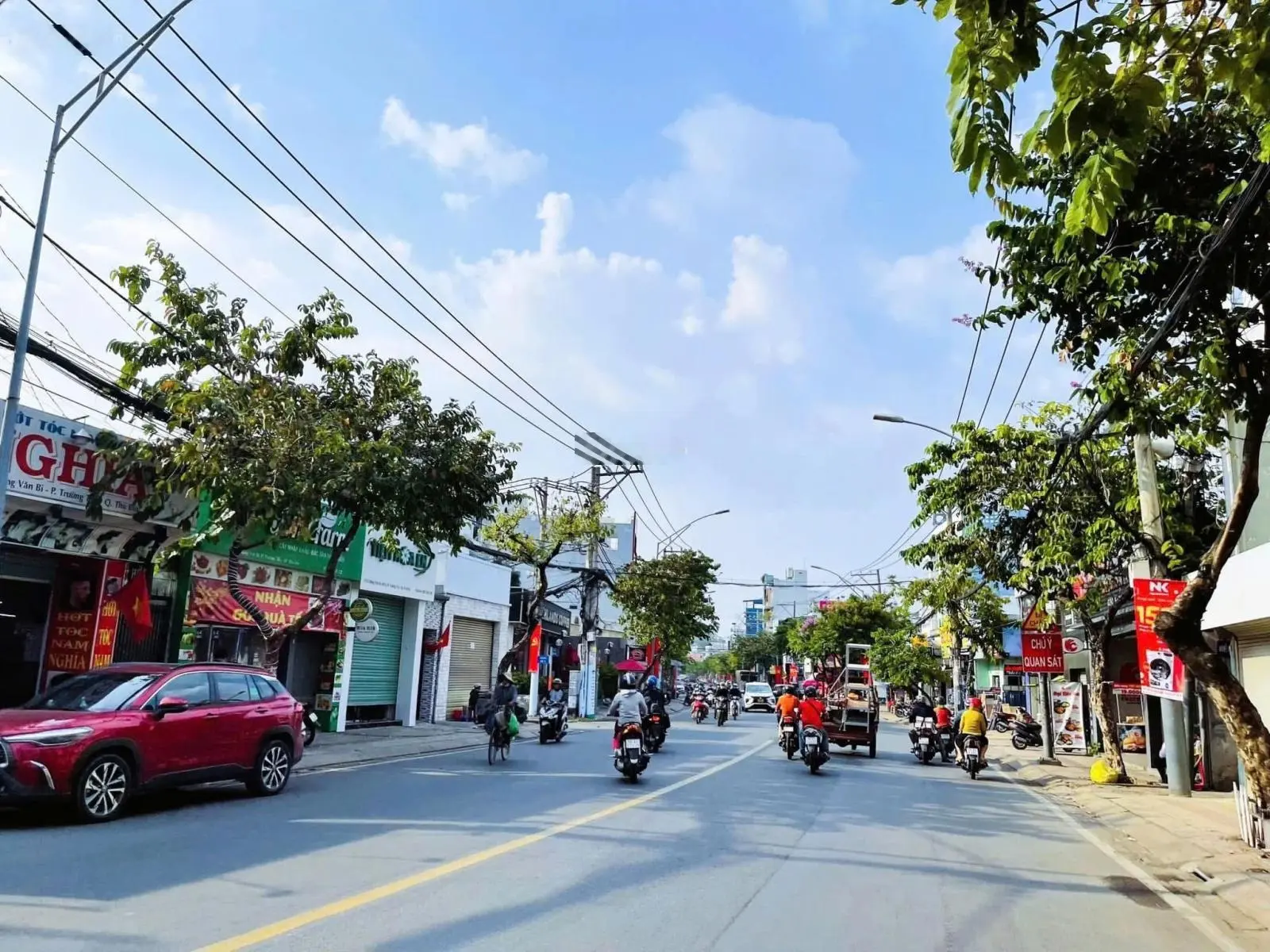 Nhà 3 tầng mới tinh ngay chợ Thủ Đức, hoàn công chuẩn, ô tô ngủ ngon trong nhà 6.59 tỷ