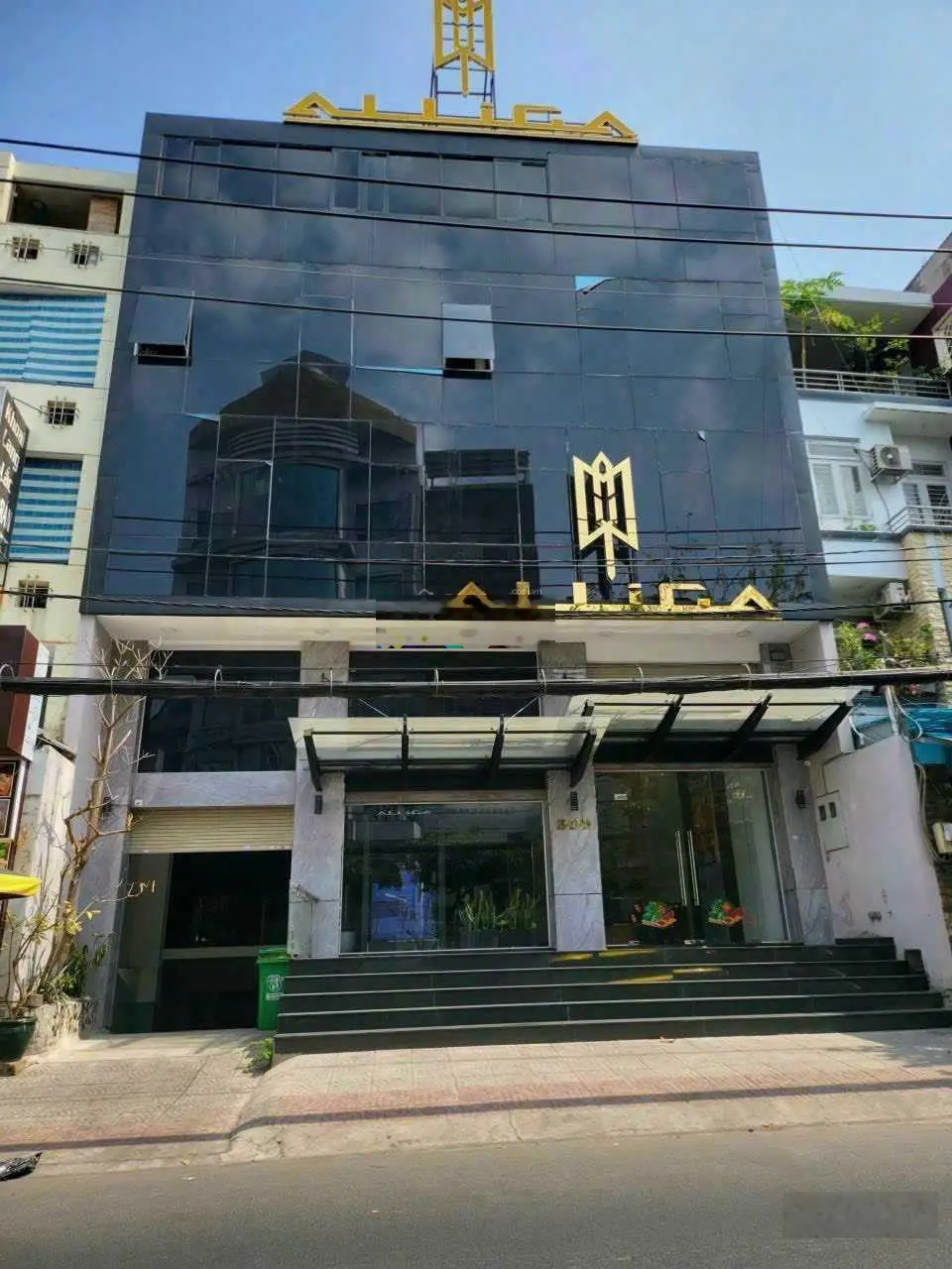 Bán nhà MTNB 7A Thành Thái, P. 14, Q10 (DT: 13 x 26m CN: 330m2) trệt 4 lầu HĐT 350 triệu - 92 tỷ