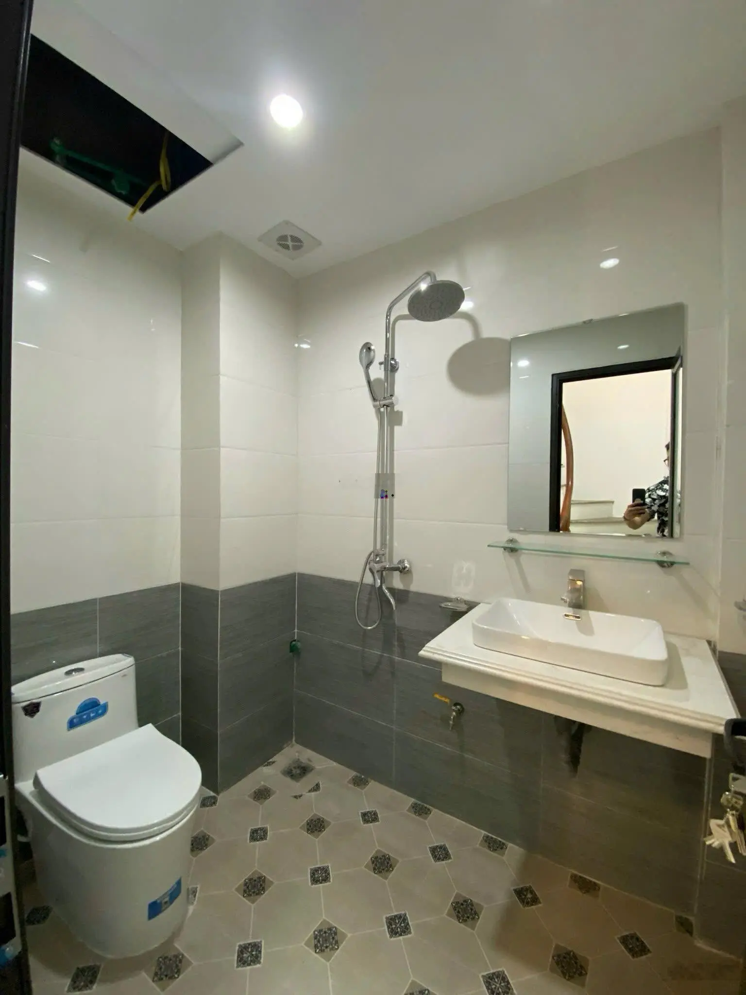 Bán nhà cách Yên Nghĩa 200m. 3 tầng*32m2. Full nội thất đẹp, chỉ việc đến ở. Ngõ rộng, ô tô đỗ cửa
