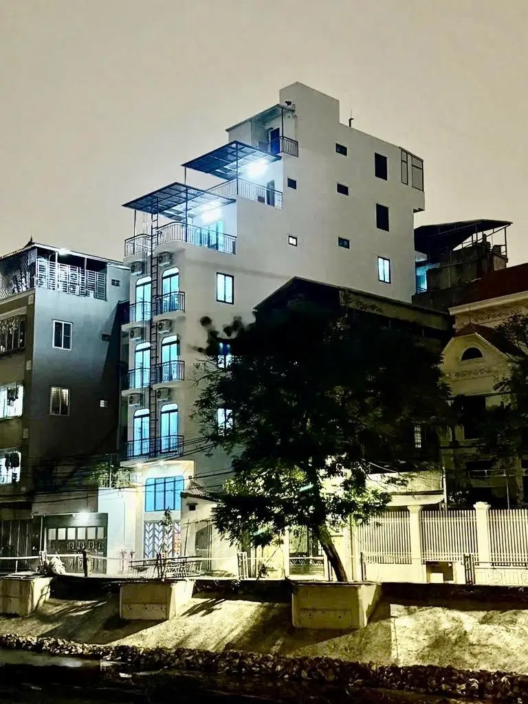 96m2 - 8 tầng - thang máy - 30PKK - Ô tô vào nhà, vừa ở vừa kinh doanh dòng tiền khủng 2,5 tỷ/năm