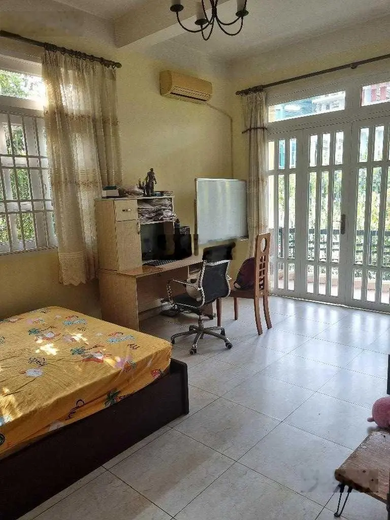 Bán dinh thự mặt tiền 720m2, 25x30m, khu Tên Lửa, 3 tầng, 5PN, 4WC, chỉ 70 tr/m2