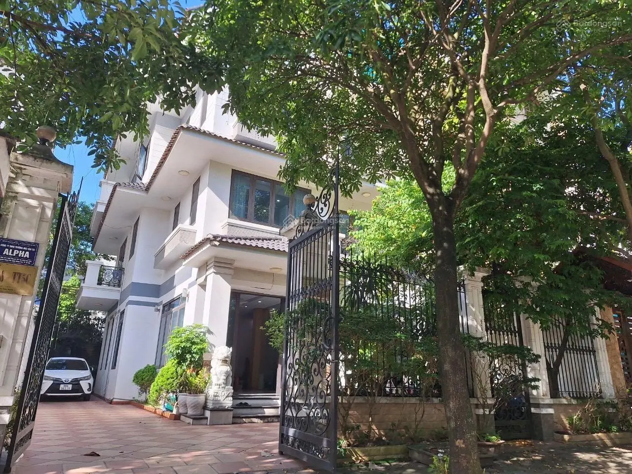 Cần bán biệt thự Linh Đàm diện tích 220m2 mặt tiền 12m