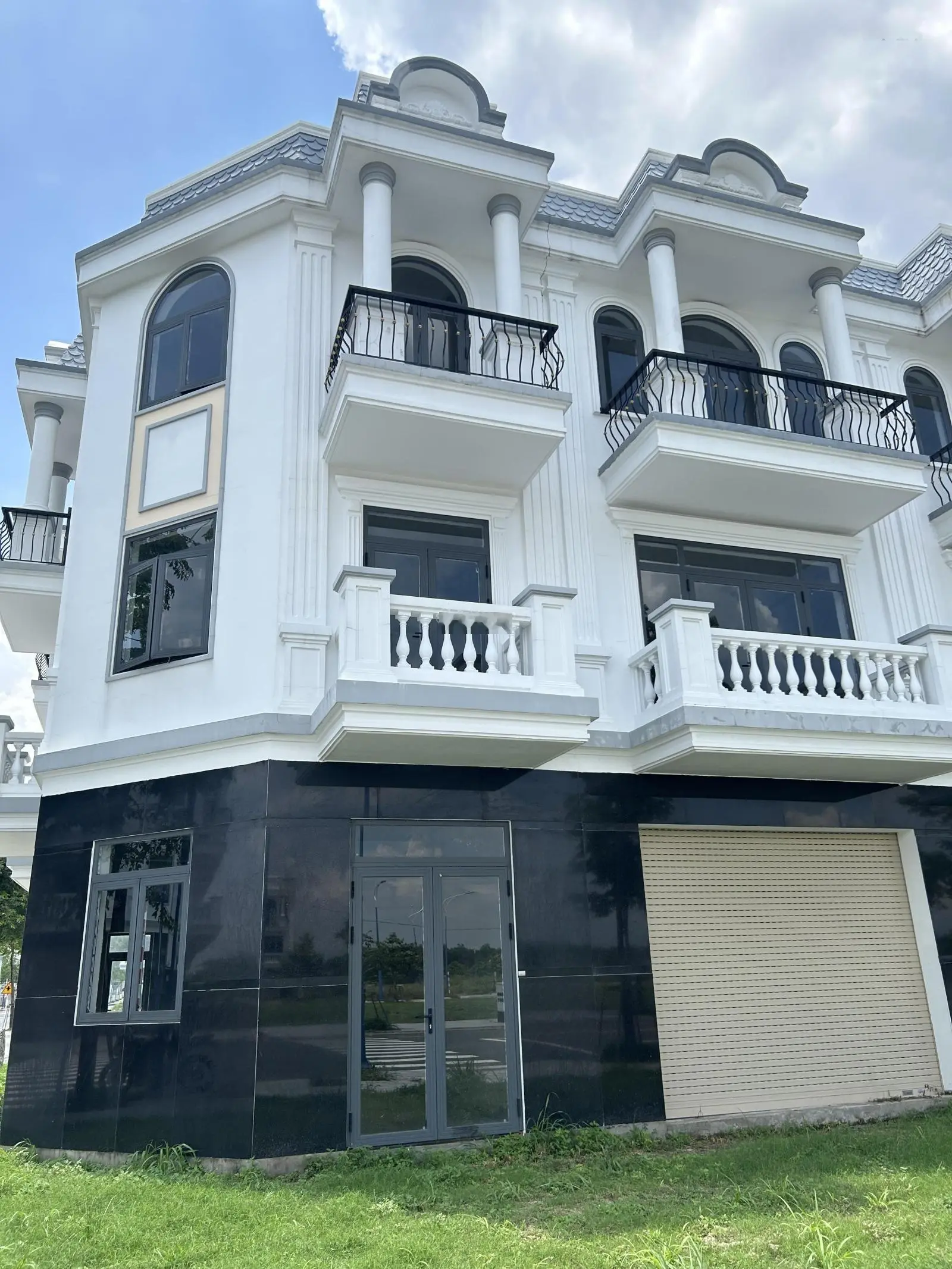 Bán shophouse 100m2 tại Thăng Long Central City, 3,3 tỷ giá ưu đãi