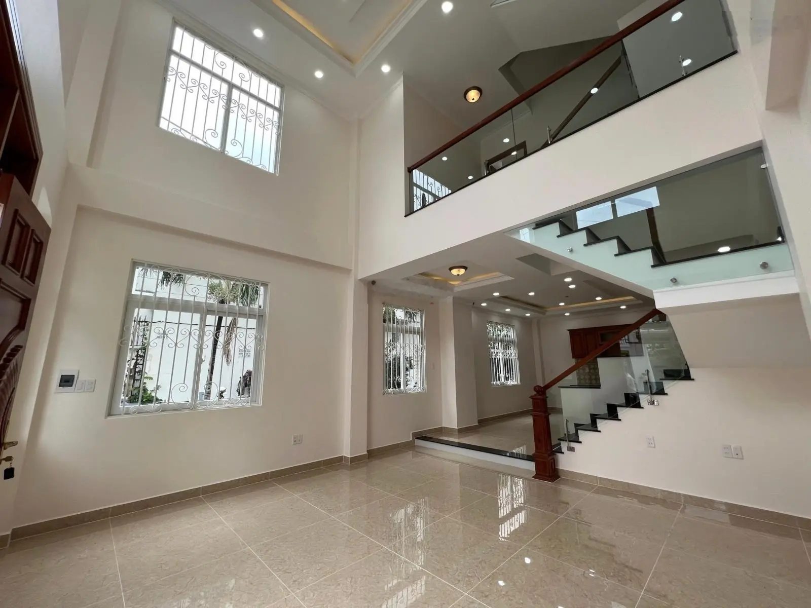 Căn góc 2 mặt tiền 5 tầng khu nhà bên sông cao cấp - gần Gigamall Phạm Văn Đồng, có gara ô tô 7 chỗ