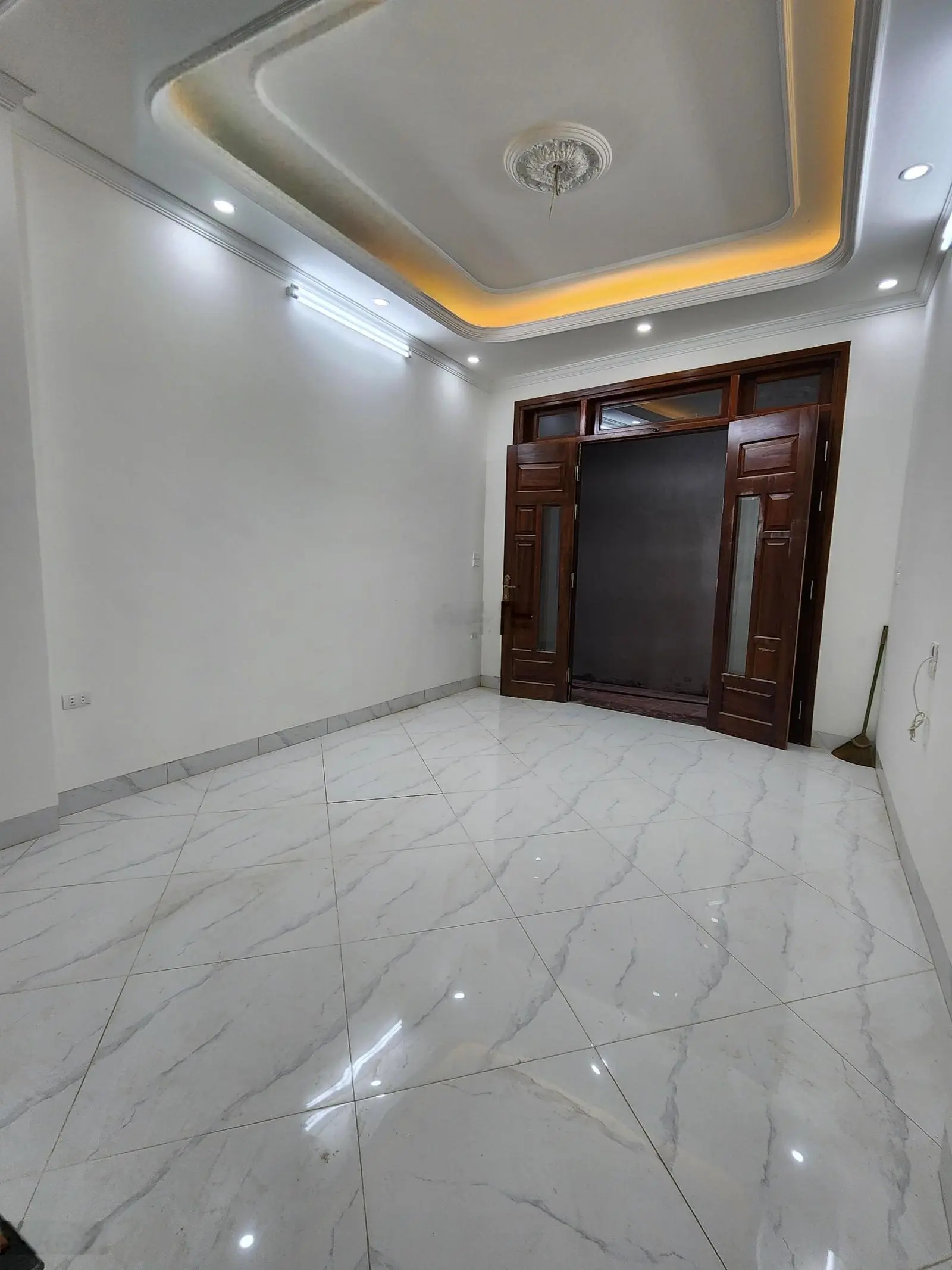 Chị gái nhờ bán hộ nhà mới 30m2, 5 tầng, mặt tiền 4m. Nam Từ Liêm
