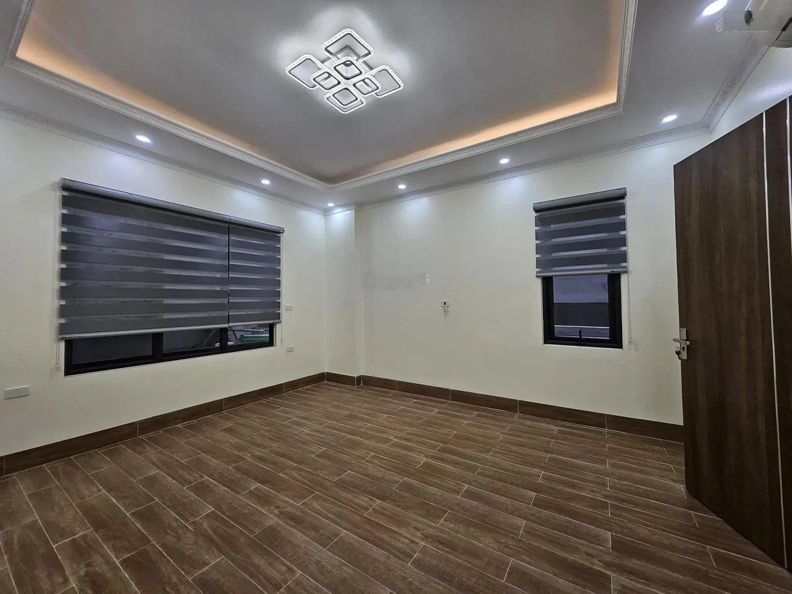 Tôi bán nhà Trần Nguyên Đán thang máy oto tránh DT 75m2 6T nhỉnh 15 tỷ