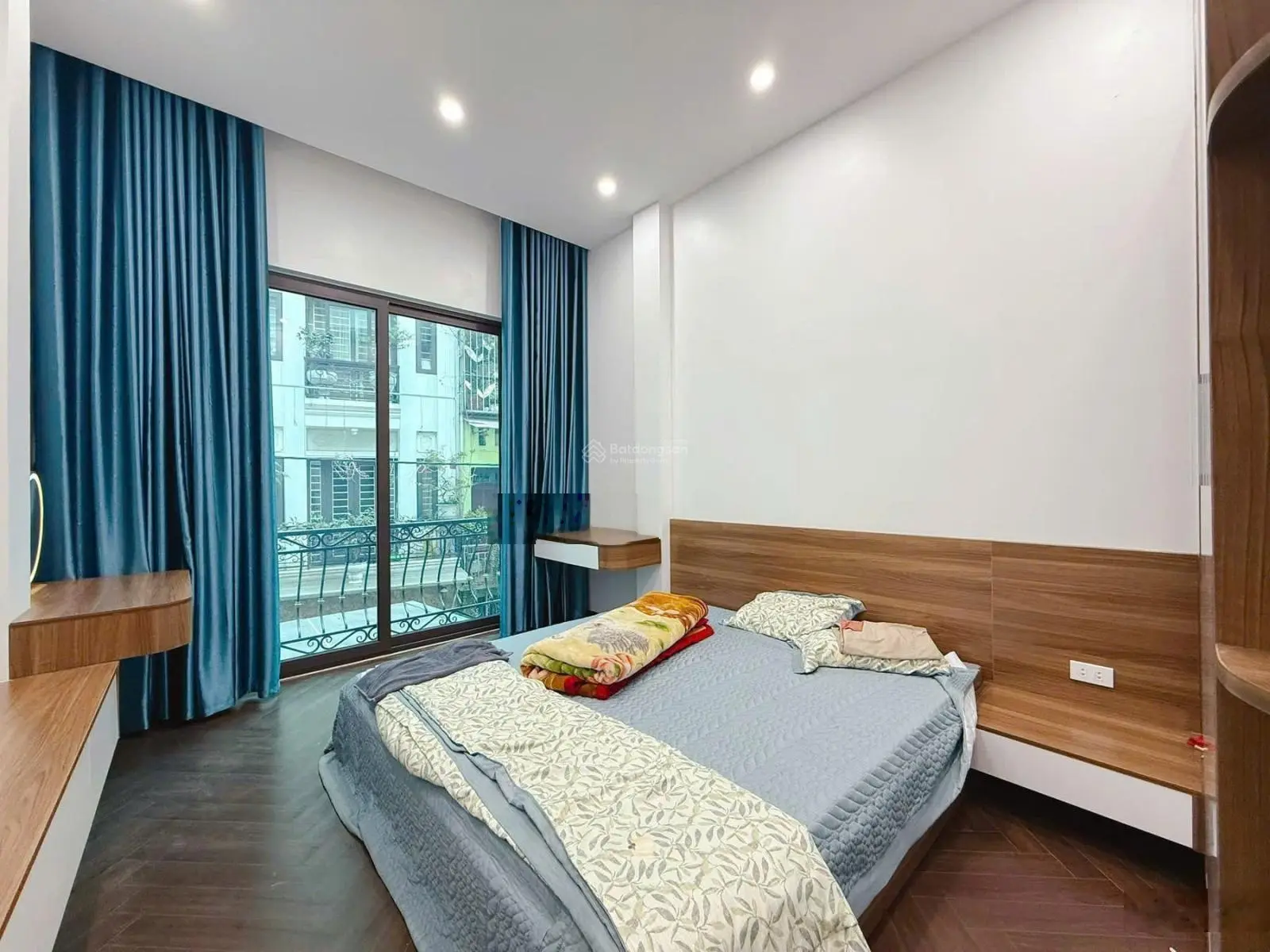 Hoàng Mai - 65m2 x 4 Tầng Thang Máy - Ô Tô Đỗ Cửa - Full Nội Thất - 10m Ra Phố.