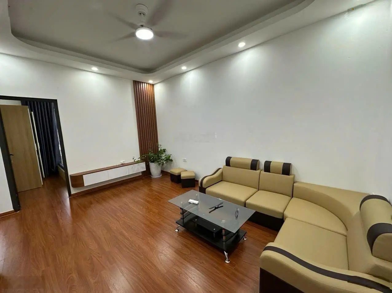 Bán gấp căn chung cư Đặng Xá 48m2 full đồ giá 1.79 tỷ