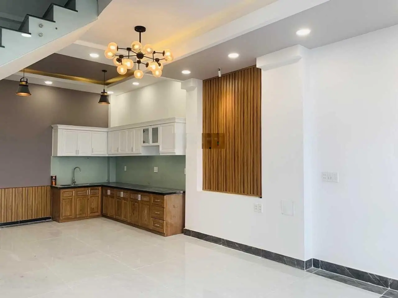 Bán căn nhà ngay MT đường nhựa 10m Tân Cảng, Bình Thạnh. Gía bán 3 Tỷ 6 - 4.9 x 12m. View Landmark