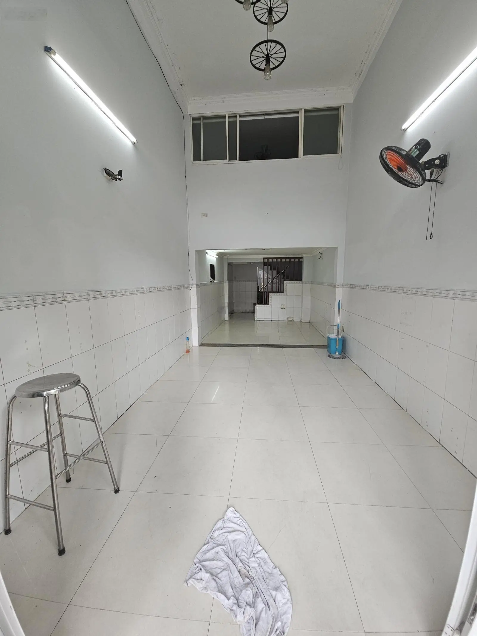 Bán gấp nhà mặt tiền chính Hưng Phú P9 quận8 3 tầng đúc vỉa hè rộng rãi thuận tiện kinh doanh