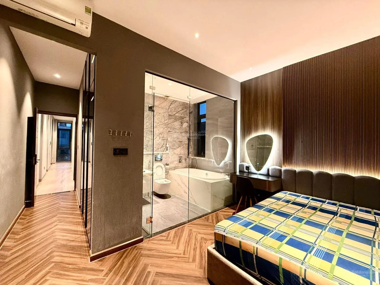 Bán nhà đẹp 5 tầng có thang máy mặt tiền Thanh Sơn - Thanh Bình - Hải Châu, 77m2 ngang 4,5m