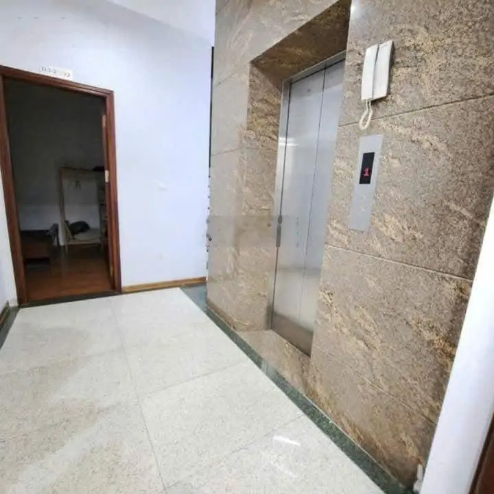 Khu phân lô ô tô tránh 23.9 tỷ, DT sổ 60m2, MT 6m, 7 tầng thang máy, Hoàng Cầu, Đống Đa, gần Hồ