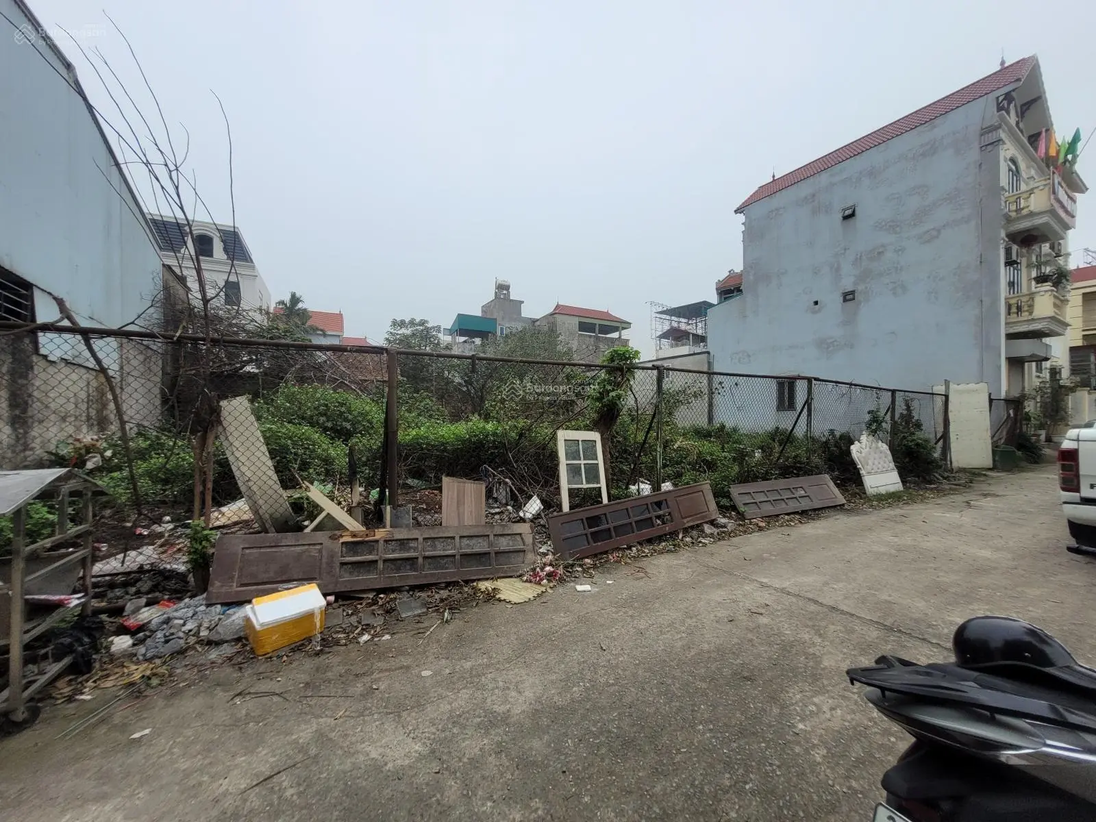 Bán Nhà lô đất Đấu giá Ngọc Giang, Đông Anh 750m - MT 25m giá 90tr/m - vỉa hè - đối diện Intracom