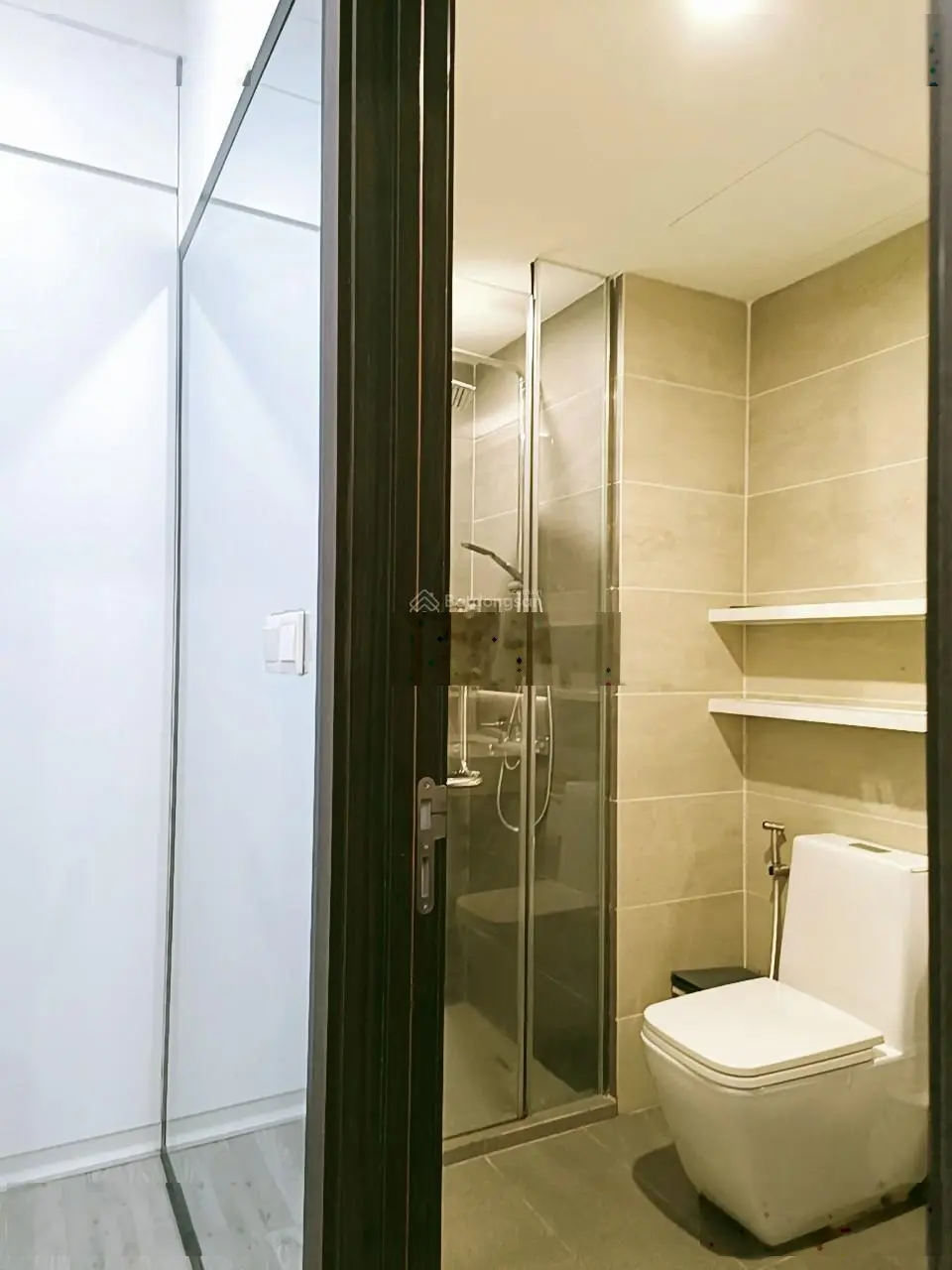 Cần bán căn hộ One 2 phòng ngủ, diện tích 81.32m2, full nội thất, view sông, giá 7,5 tỷ