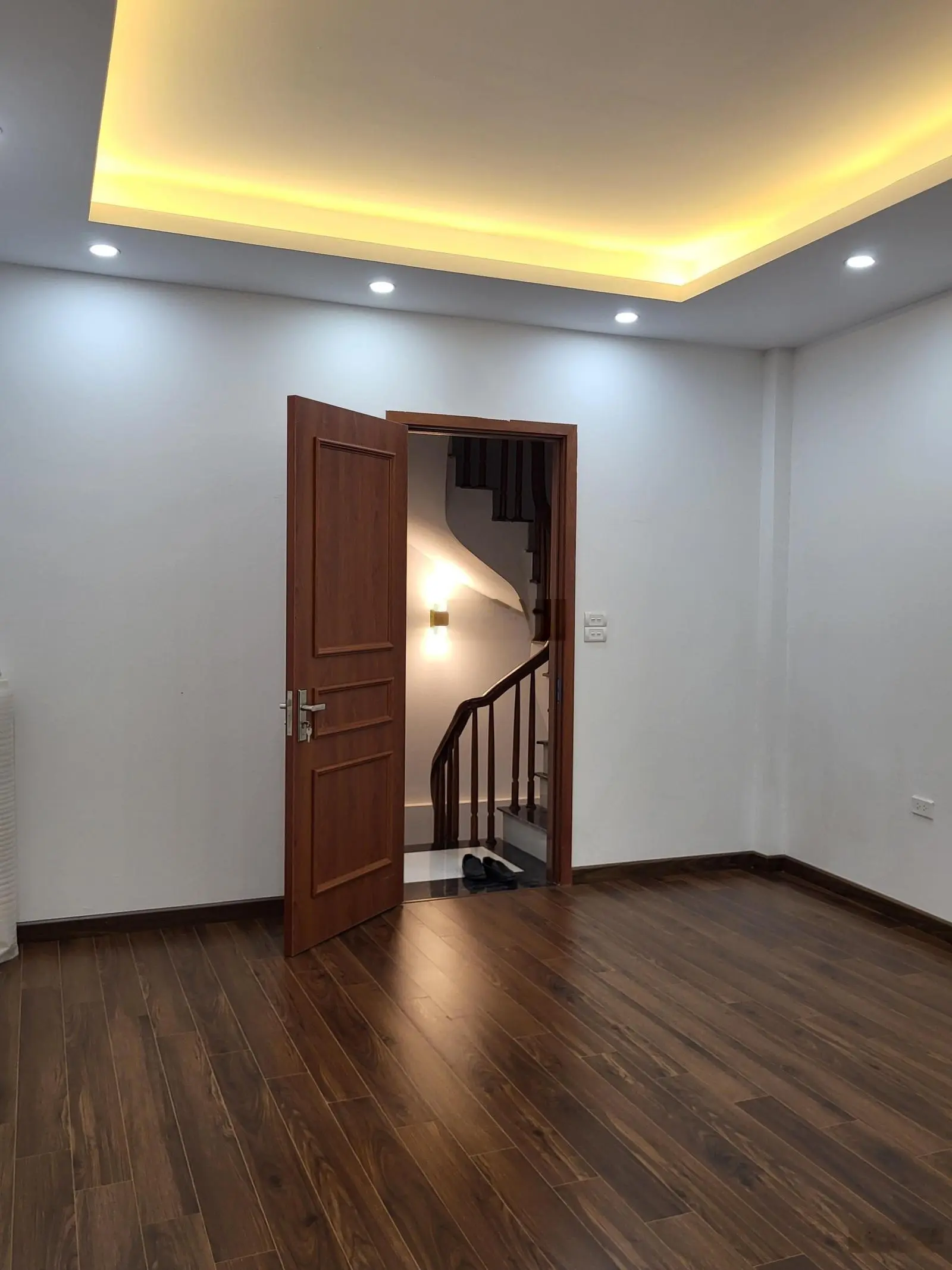Bán gấp nhà riêng 34m2, 6,95 tỷ ở Lĩnh Nam, Hoàng Mai, Hà Nội