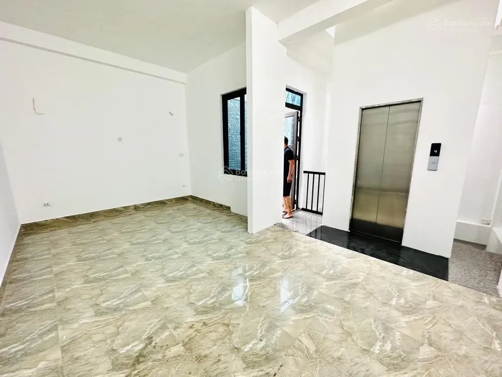 Bán nhà ngõ 142 Âu Cơ, 80m2, 5 tầng, thang máy 20m ra mặt phố, nhà đẹp ở ngay chỉ 13.2 tỷ.