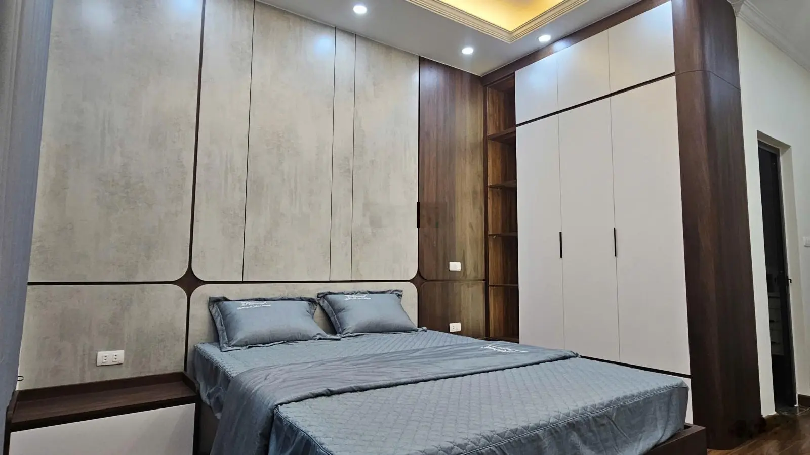 Nhà mới - 7 tầng thanh máy - full nội thất chuẩn 5* - ngõ thông - cách 20m ô tô tránh - dừng đỗ.