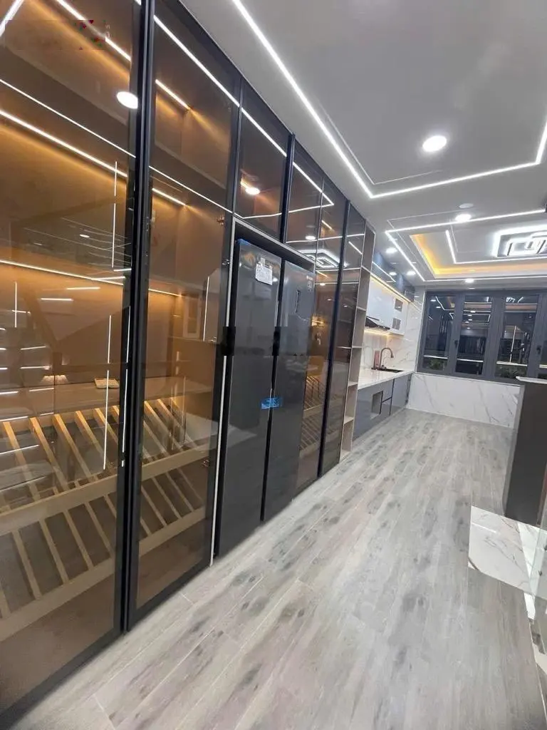 Nhà 5 tầng trong khu phân lô đồng bộ, full nội thất, đường Lê Thị Riêng, DT 60,5m2 (4,4x14), Q12