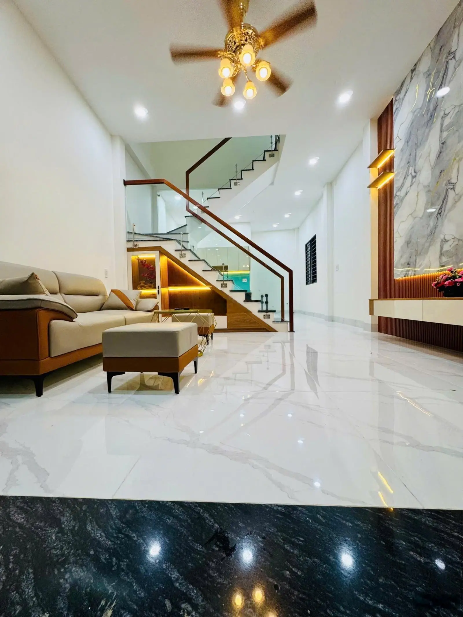 Bán nhà Phú Hoà , giá rẻ nhất khu , có đầy đủ nội thất và nhà rất đẹp , 2pn 2wc giá chỉ 2ty550