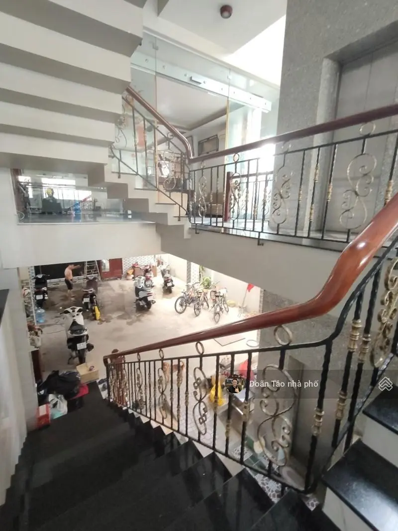 Ngộp bank giảm chào 15 tỷ chỉ còn 37 tỷ - biệt thự mặt tiền Kinh Dương Vương 267m2, 5T thang máy