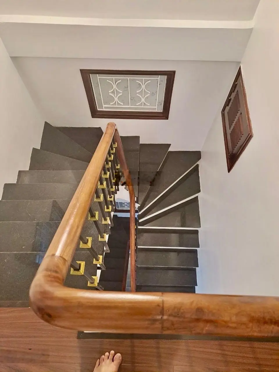 Bán nhà Ngõ 79 Cầu Giấy. Ngõ thông kinh doanh diện tích 45m2x 4 tầng 5 ngủ tặng nội thất nhỉnh 8 tỷ