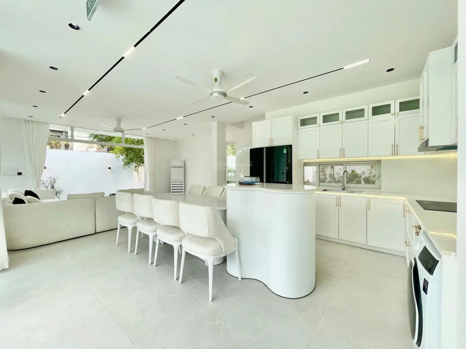 Villa xịn xò 1300m2, ngay sát sông Hàn giá rẻ, không ở có thể cho thuê 70 tr/1 th
