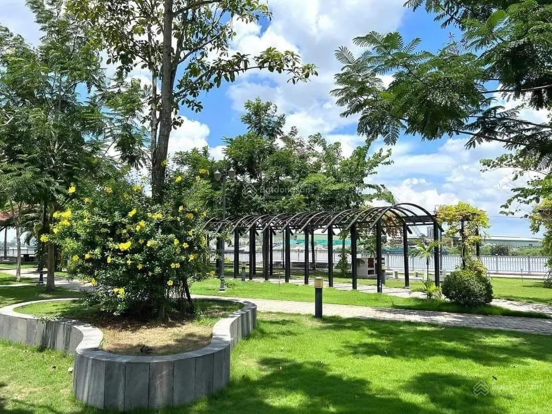 Bán nhà sổ đỏ MT đường Nguyễn Văn Tuôi - TT Bến Lức, View sông Vàm Cỏ, đang cho thuê 12tr/tháng