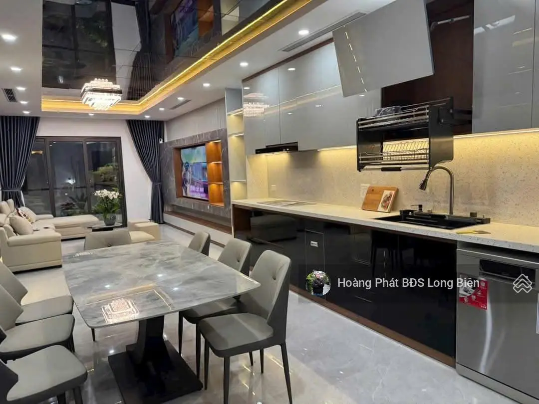 Bán nhà Phố Trạm - Long Biên. Thang Máy, Kinh Doanh, cách 1 nhà ra Phố. 60m x 8T. Lh 0965858116