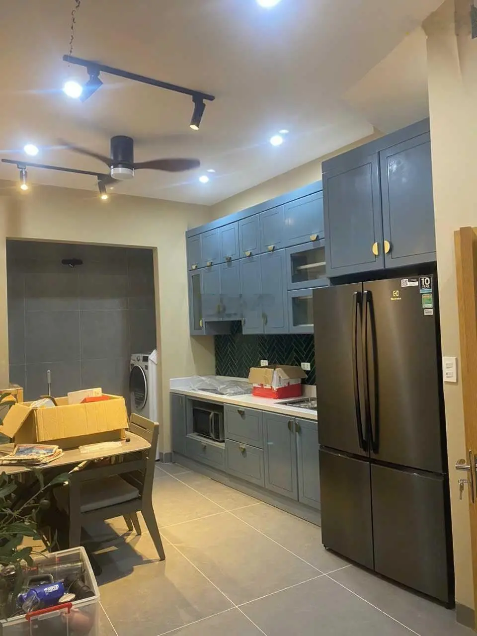 Khẳng định nhà thiết kế cực hiện đại, đẹp, dân thiết kế xây cực kỳ chắc chắn ạ! Ko có căn thứ2.7T
