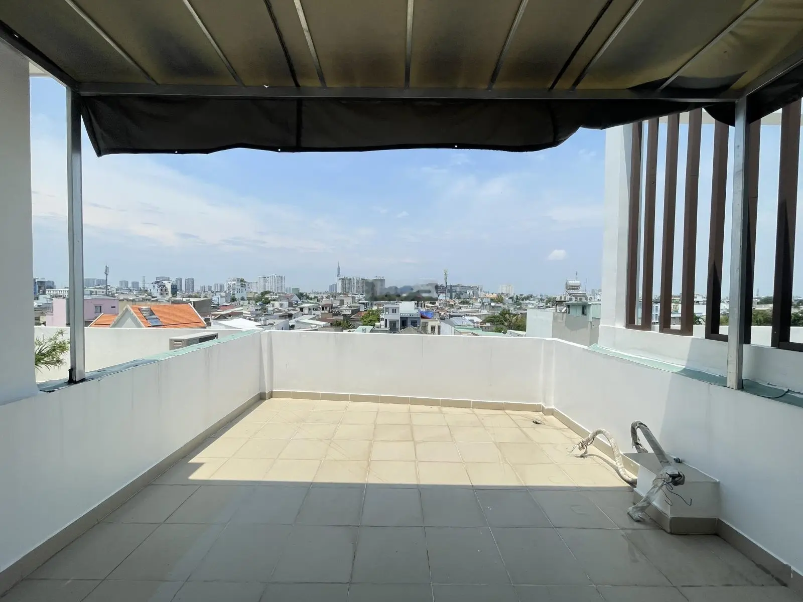 Nhà đẹp 4 tầng đối diện giga mall, full nột thất, ôtô ngủ trong nhà, đường thông đầy đủ công năng