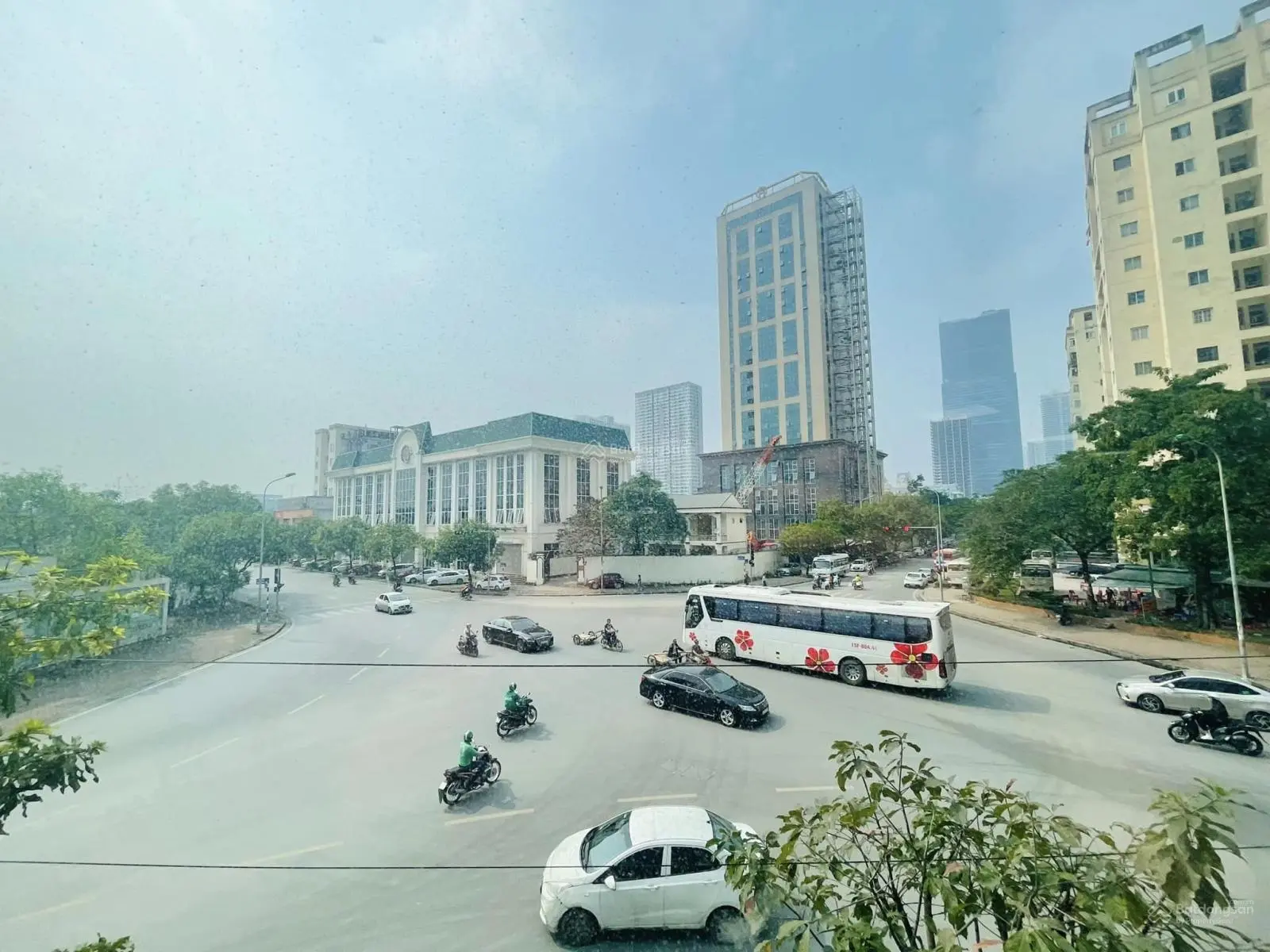 Bán BT lô góc 3 mặt thoáng, diện tích 400m2, 1 hầm và 4 tầng. 1600m2 sàn sử dụng.