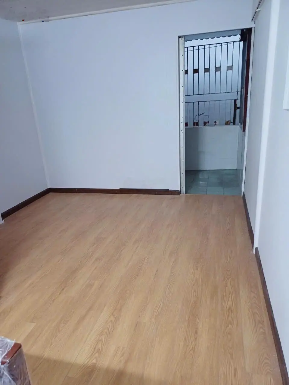 Chính chủ gửi bán căn nhà diện tích sử dụng 45m2, 2 tầng, Ô tô cách nhà 20m, Giá nhỉnh 4 tỷ.