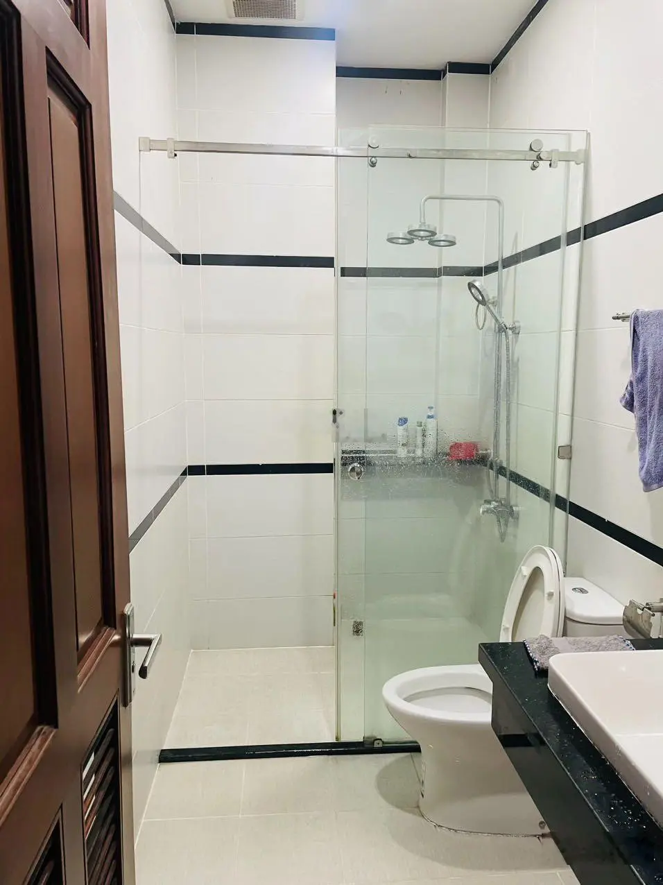 Cần bán nhà phố Him Lam Phú Đông 1 trệt 3 lầu pháp lý sổ hồng dãy hướng Tây Bắc LH Dương 0906 388 ***