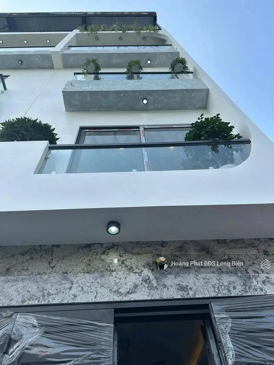 Bán nhà Long Biên. Ngõ 206 Cổ Linh, đối diện siêu thị Aeon Mall. 36m x 5T. Hơn 5 tỷ. LH 0965858116