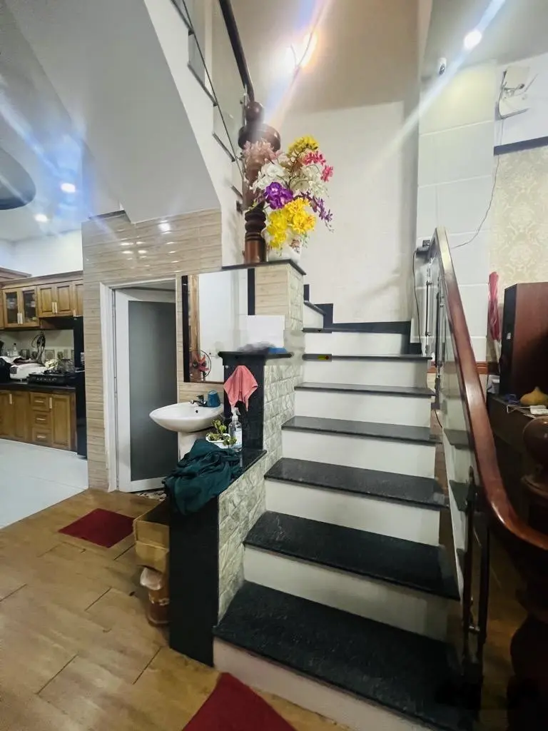 Bán nhà Khánh Hội Quận 4 - hẻm ôtô - 6 tỷ - 4 Tầng - 48m2 - Tiện kinh doanh