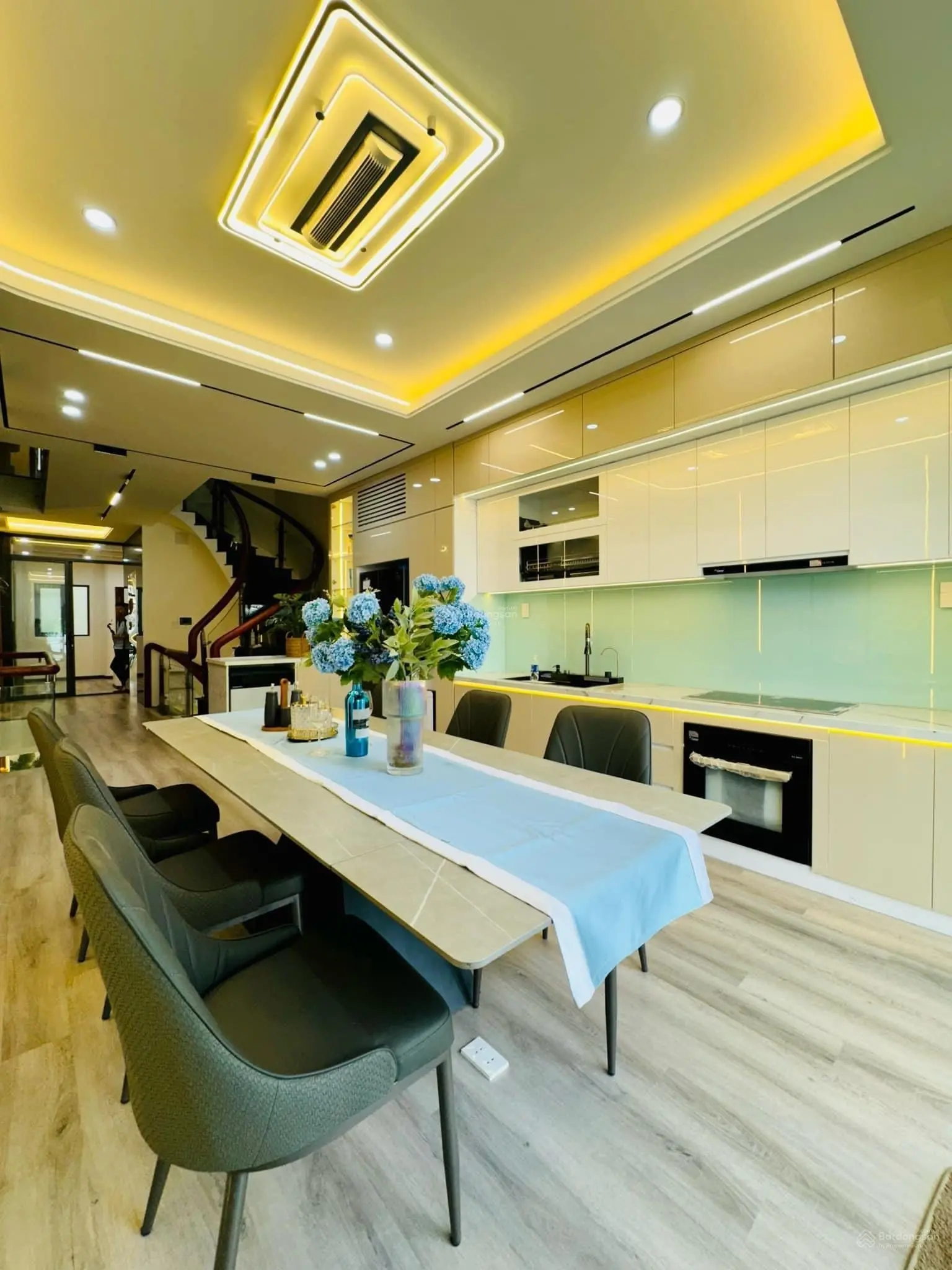 Nhà mặt tiền 5 tầng 7PN 8WC thang máy 4x21m Thống Nhất P16 Gò Vấp