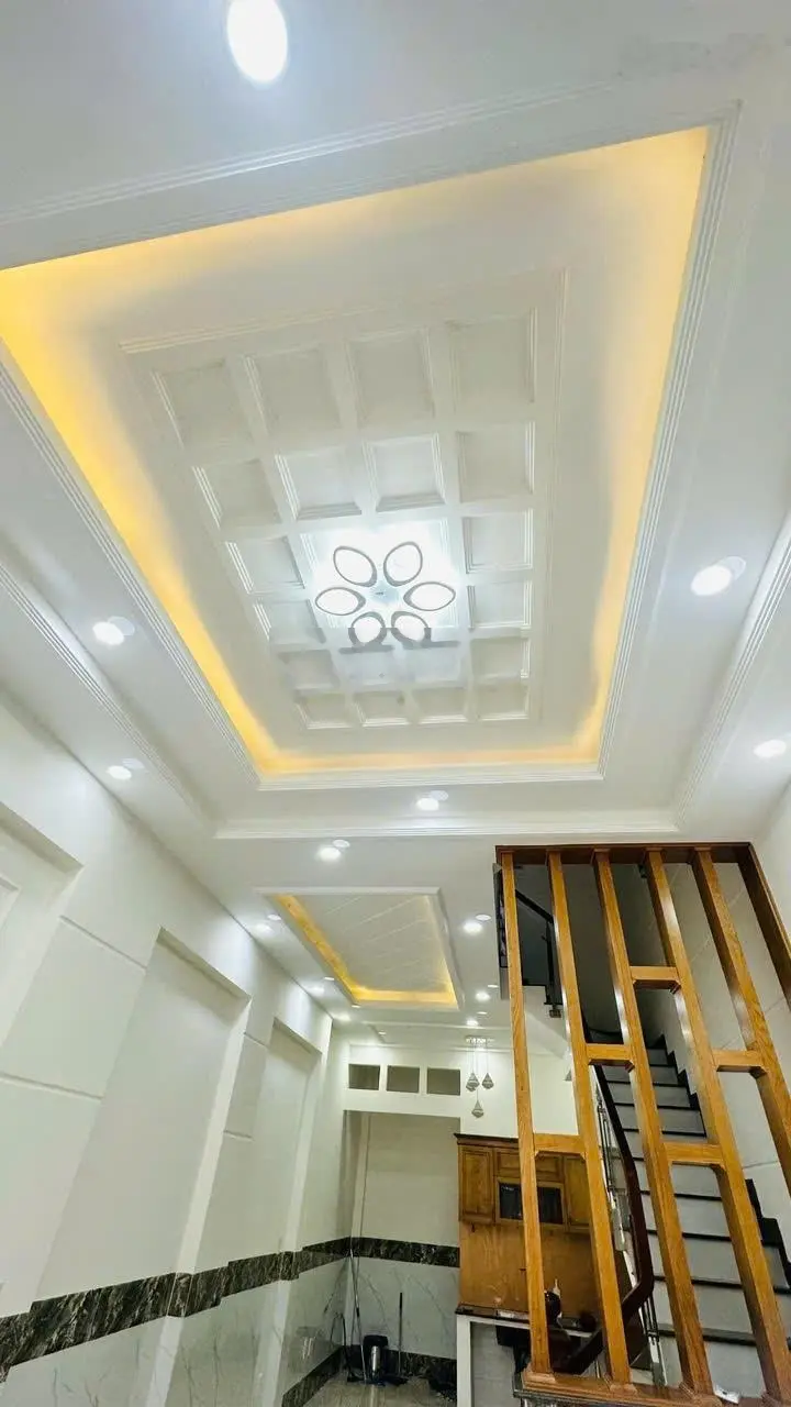 Nhà đẹp chính chủ có sổ hồng hoàn công ngay trung tâm Long Trường Q9, 57m2 1T 2 lầu ST, chỉ 5,5 tỷ