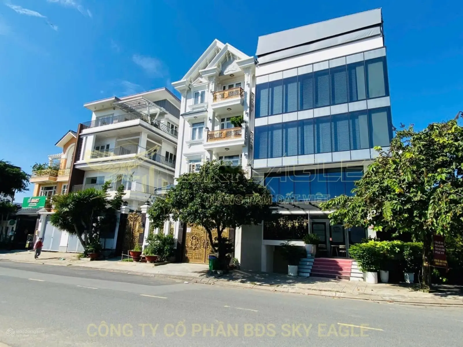 Cc cần bán căn mt đường cao đức lân-ngay ngã 3 lương đình của dt 10x20x 5 tầng lầu giá 58 tỷ