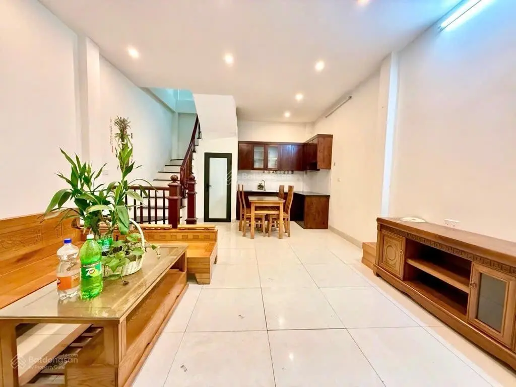 Bán Gấp Nhà 3 Tầng thượng cát, vị trí đẹp ô tô đỗ cổng, Giá: 3,55 tỷ, Lh 0978685116