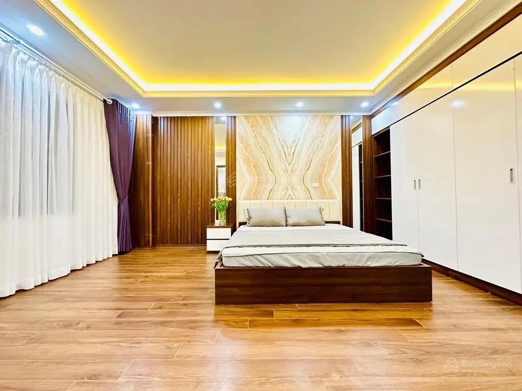 Bán nhà Hào Nam - phân lô - oto gần - 8.35tỷ