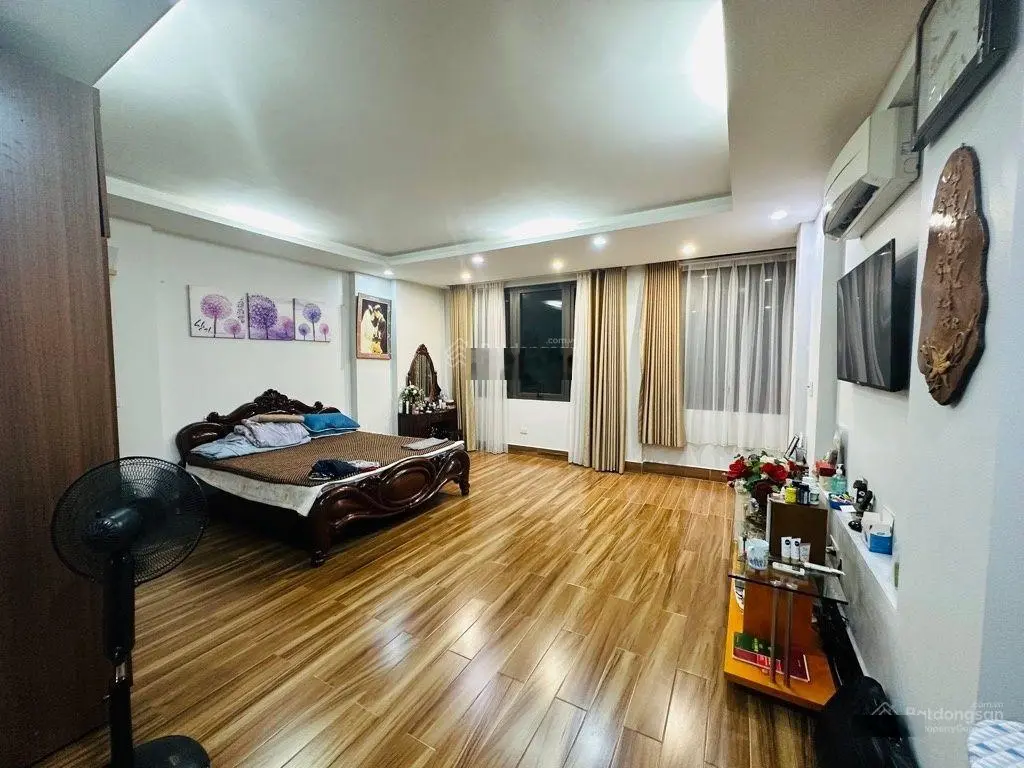 Bánnhà đẹp kinh doanh phố thái thịnh, mặt rộng ,ô tô vào nhà ,sổ vuông đẹp,dt: 55mx6t.giá:17tỷ