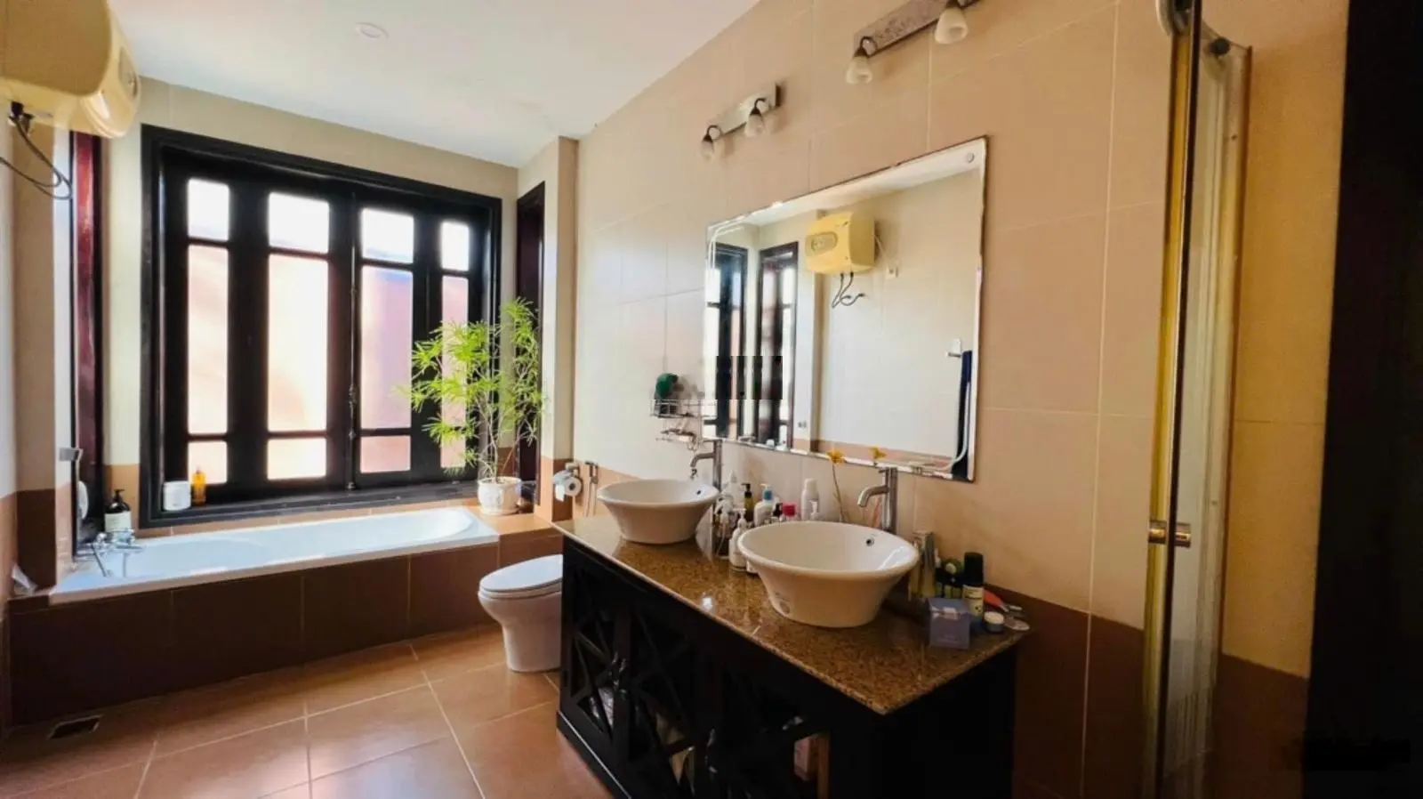 Bán biệt thự vip 5 sao đường Mỹ Khê 4, cách biển vài bước chân, DT 450m, ngang 15m - giá 48 tỷ 5 TL