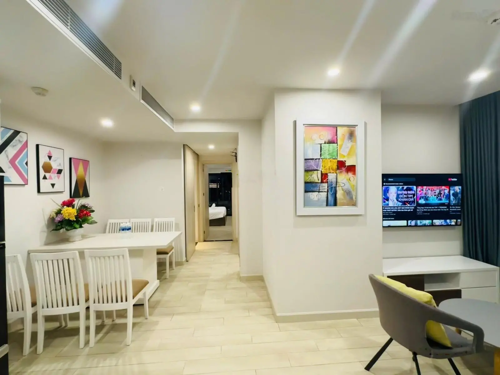 Căn 2 phòng ngủ Gold Coast view biển, tầng cao tòa Nam, nội thất đẹp