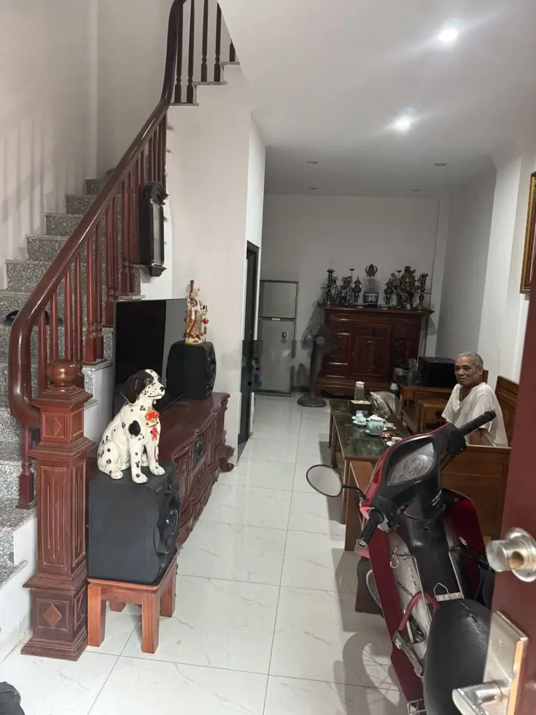 Chỉ 2,35 tỷ đã có nhà 3,5 tầng full nội thất cách ĐẠi học TDTT 500m