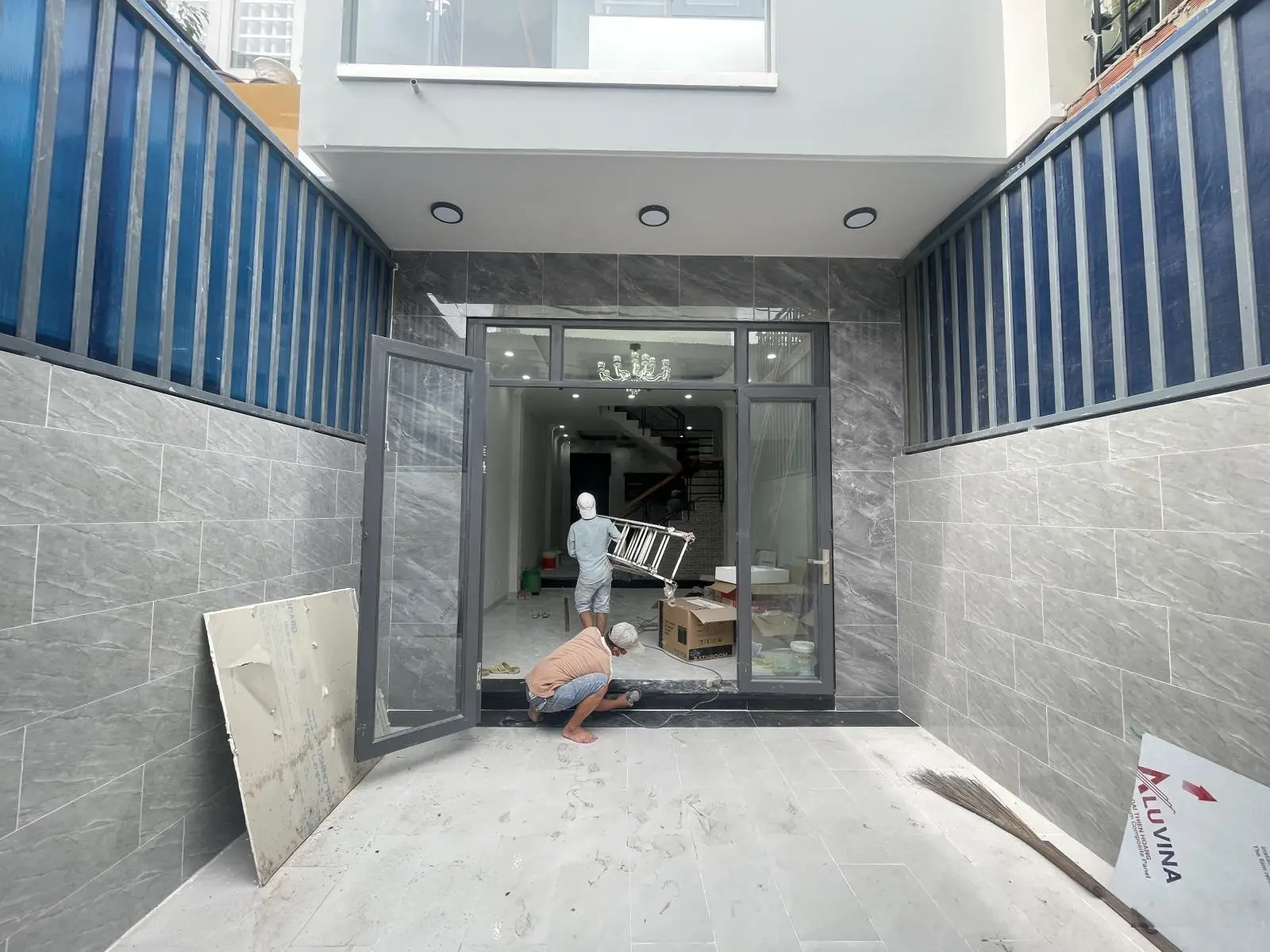 Nhà hiện đại đối diện Giga Mall - Đường thông, ô tô vào tận nhà, nội thất đầy đủ. đầy đủ công năng