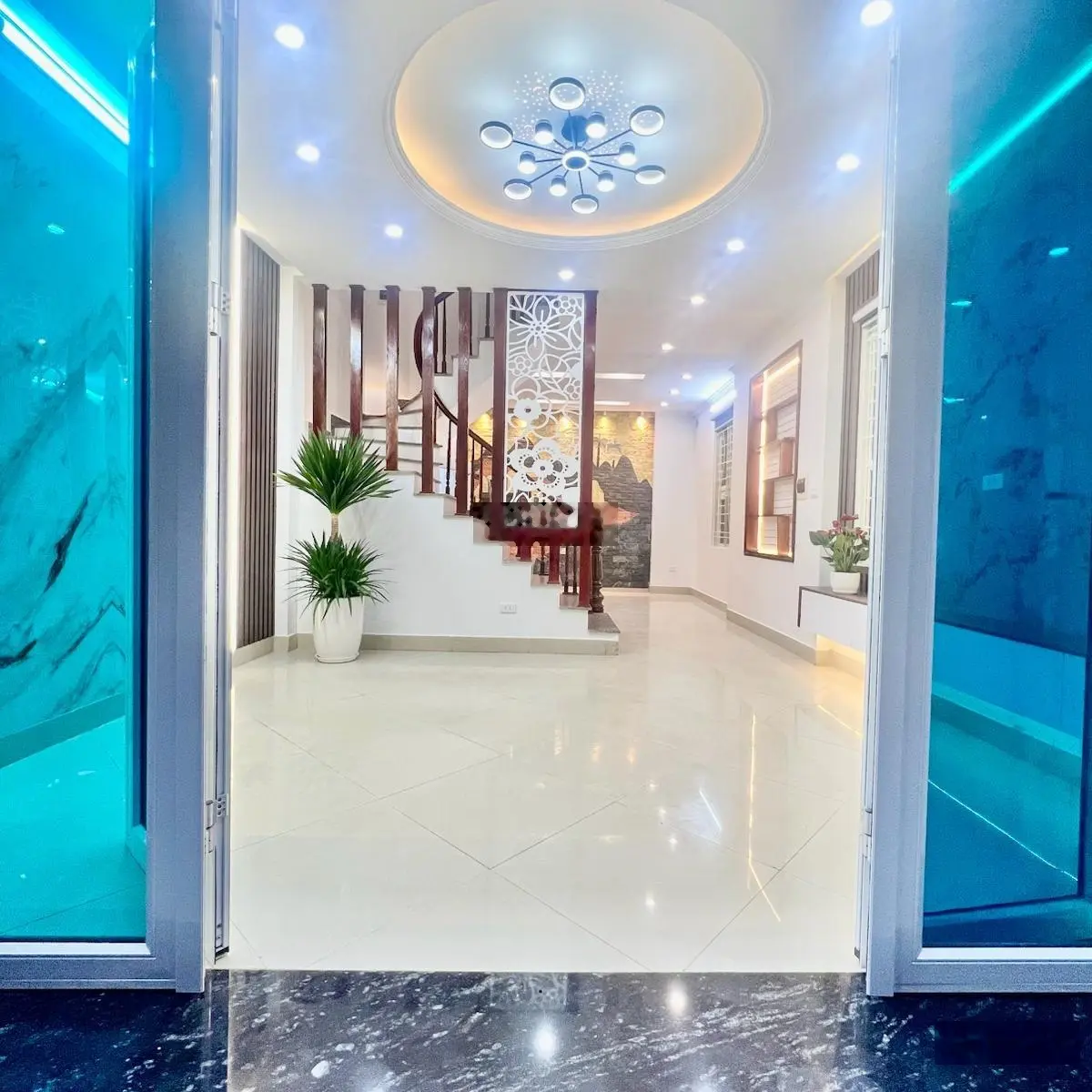 Bán nhà Định Công - lô góc - 37m2 - 5 tầng - 8,6 tỷ - sổ đỏ vuông