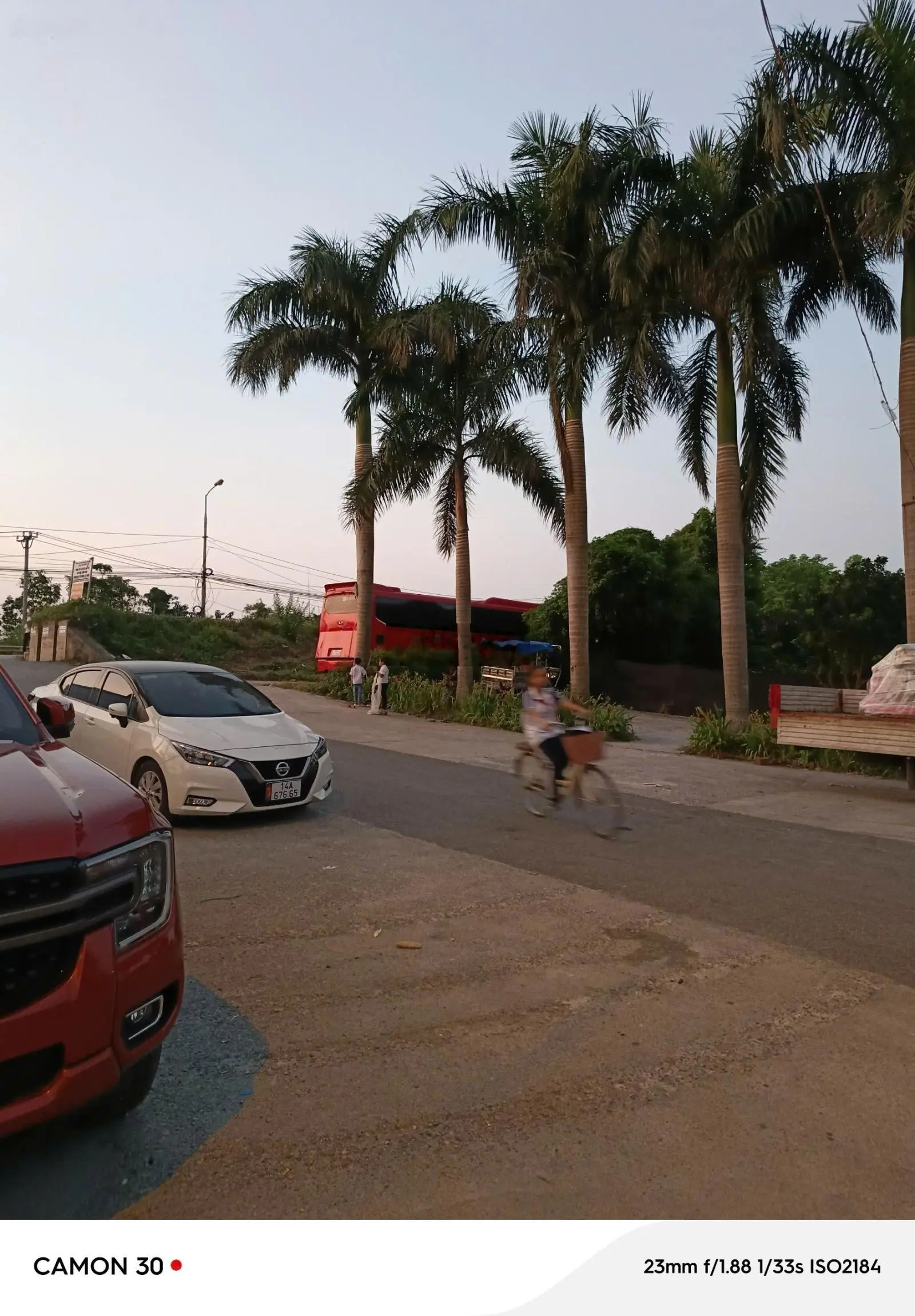 Đất Khuyến Lương Trần Phú 33m,mặt tiền 3,4m,2,7tỷ,sổ đỏ đẹp ,cách ôtô 10m. Lh 0799 818 ***