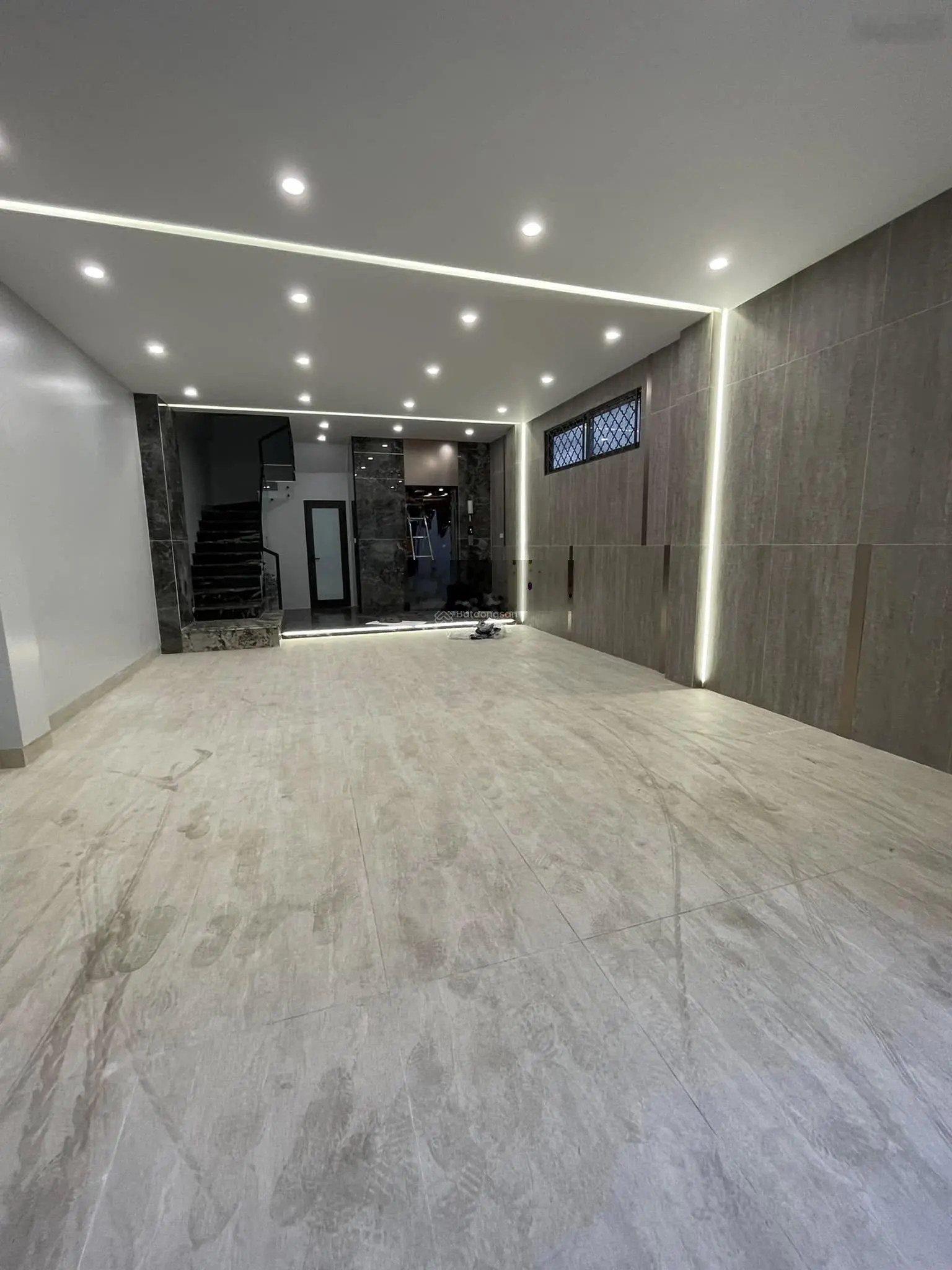 Nhà phố Tư Đình, 72m, PL quân Đội, 7 tầng, thang máy, gara ô tô, full nội thất cao cấp 19.9 tỷ.