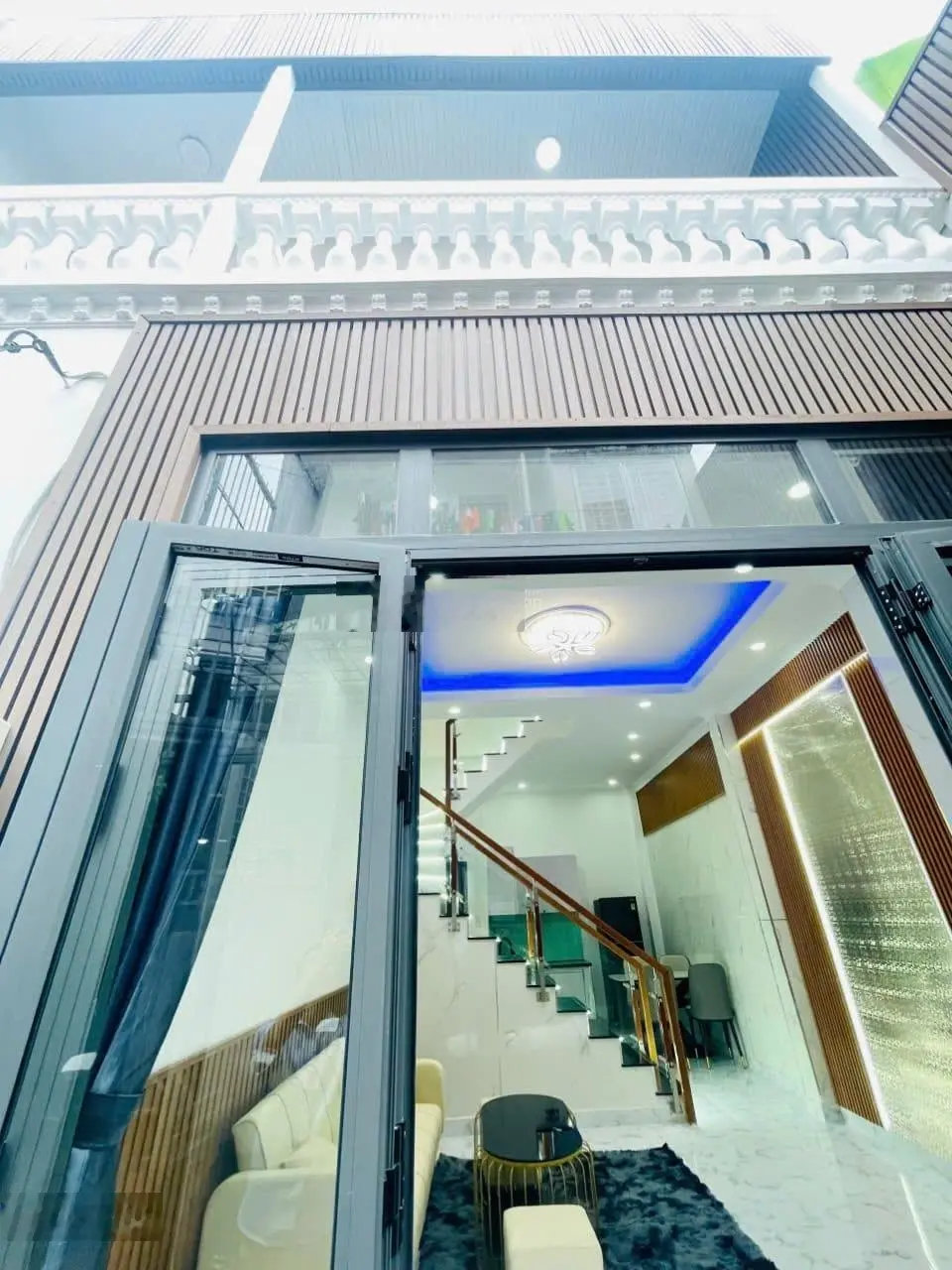 NGỘP QUÁ RA GẤP - Nhà Lê Thị Bạch Cát, Q.11 - 42m2 2PN, Giá 3 tỷ 290. Alo em xem sổ 039 3089627